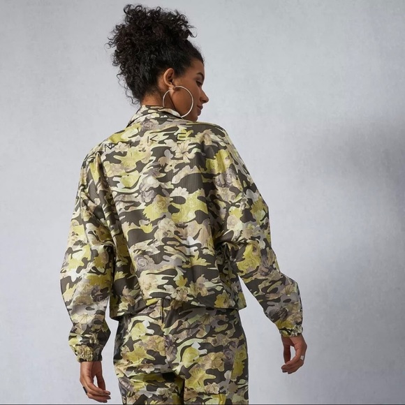 NWOT Nike Sportswear Woven Floral Camo Full Zip Women’s Jacket - Picture 9 of 13